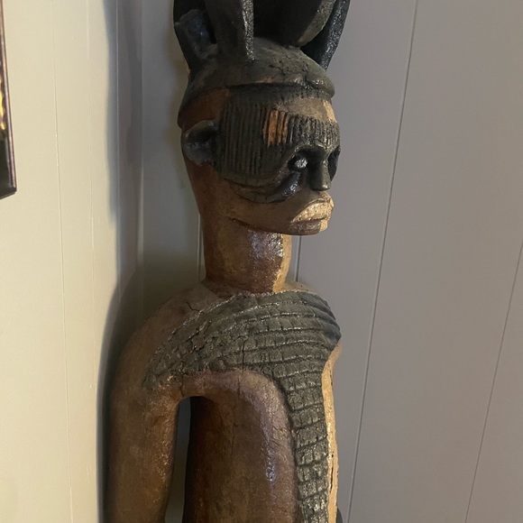 6ft tall carved wooden Mayan Warrior Statue - Picture 2 of 5